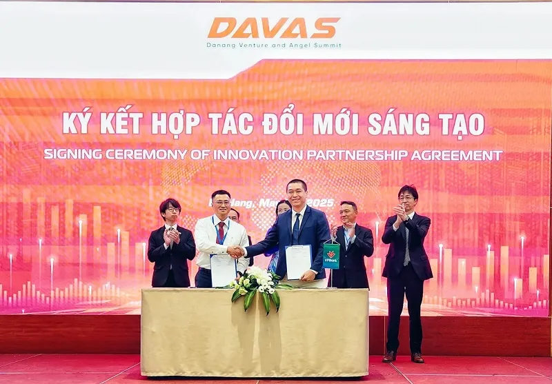 Đại diện hai bên tại Lễ ký kết hợp tác Đổi mới sáng tạo