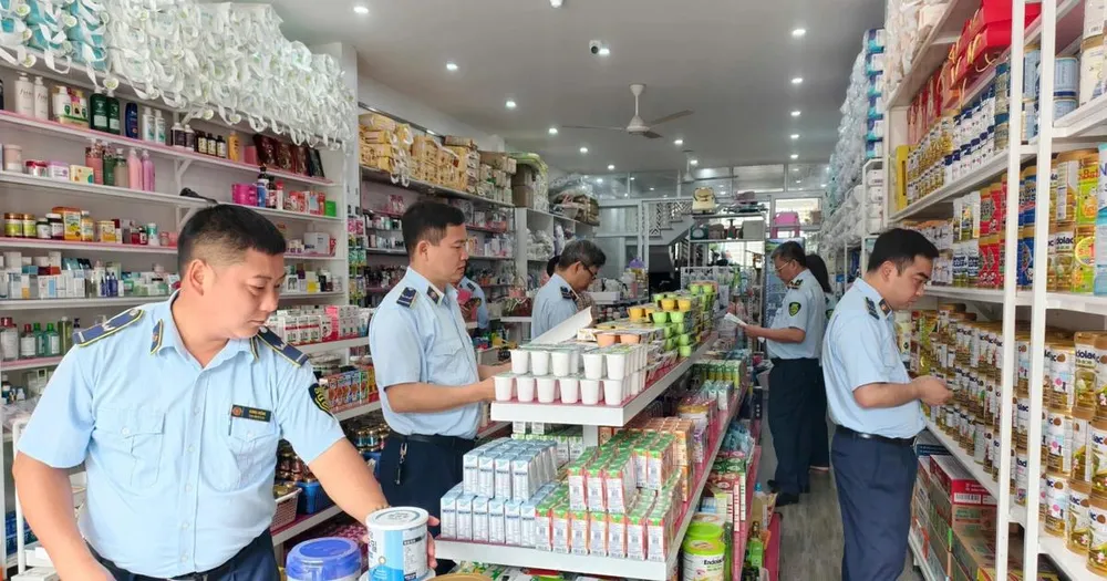 Lực lượng quản lý thị trường tỉnh Lào Cai kiểm soát địa bàn. (Ảnh: qltt) 