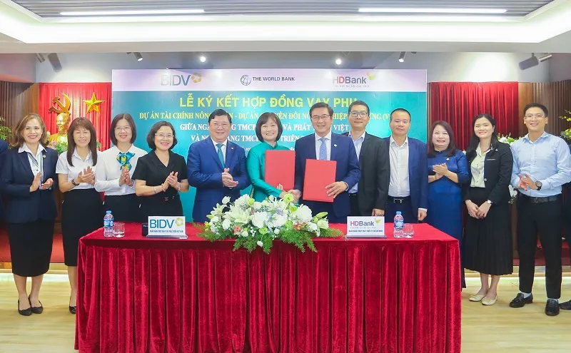 Lễ ký kết Hợp đồng Vay phụ giữa HDBank với BIDV triển khai các dự án từ nguồn vốn tín dụng TCNT 2-3 và VnSAT do Ngân hàng Thế giới (World Bank) tài trợ