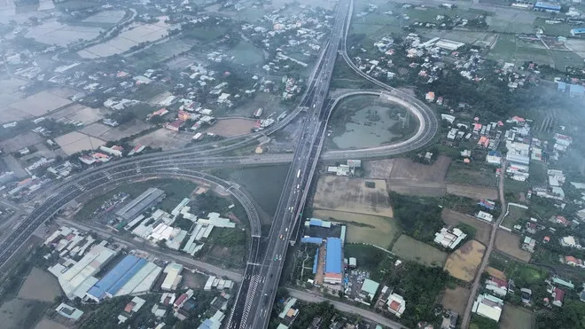 TPHCM và Long An đang đẩy mạnh hoàn thiện hạ tầng giao thông liên kết vùng.