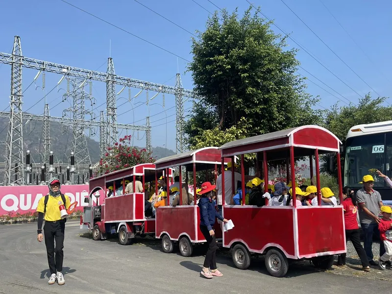 Hình 4Giáo dục ngoài trời là cách giảm thiểu sự phụ thuộc vào điện thoại.png