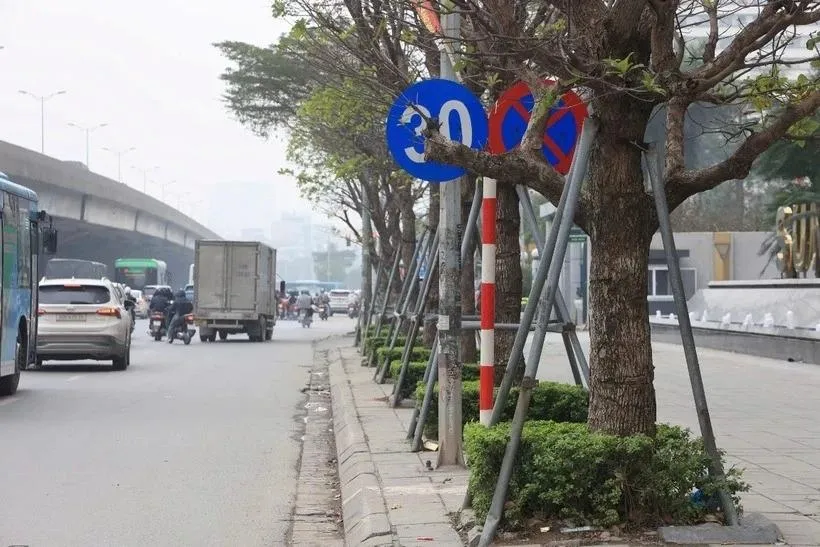 Tiếp tục xử lý các biển báo đường bộ còn tồn tại, hạn chế về thông tin