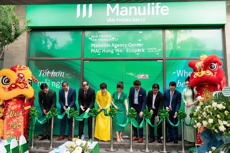 Đại diện lãnh đạo Manulife Việt Nam cắt băng khai trương văn phòng đại lý MAC Hưng Yên - Ecopark.