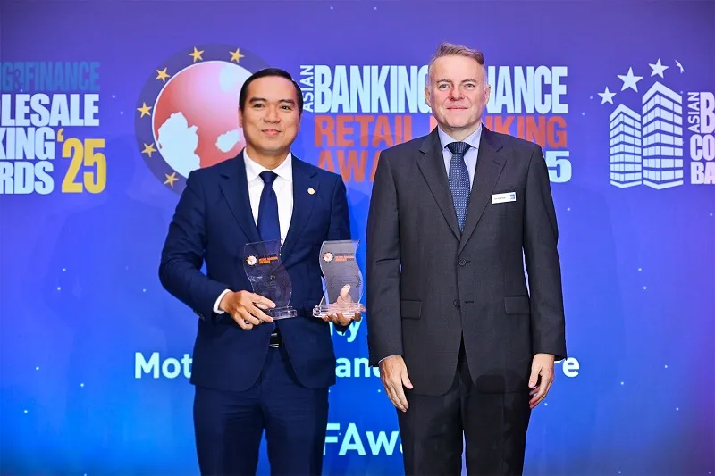 Ông Đàm Thế Thái- Phó Tổng giám đốc HDBank nhận hai giải thưởng quốc tế tại Lễ trao giải Asian Banking & Finance Awards 2025