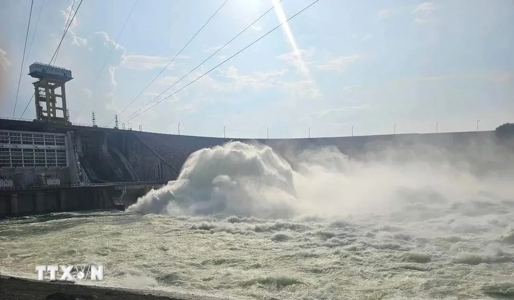 Đóng liên tiếp 2 cửa xả mặt hồ thủy điện Thác Bà sau 3 ngày xả lũ