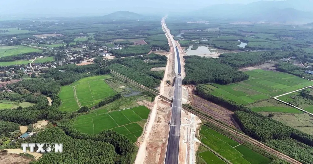 Một đoạn cao tốc Bắc-Nam phía Đông. (Ảnh: Hữu Quyết/TTXVN) 