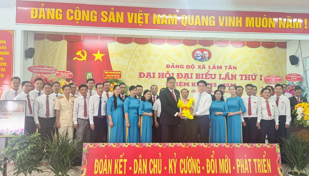 Ra mắt Ban Chấp hành Đảng bộ xã Lâm Tân, nhiệm kỳ 2025-2030.