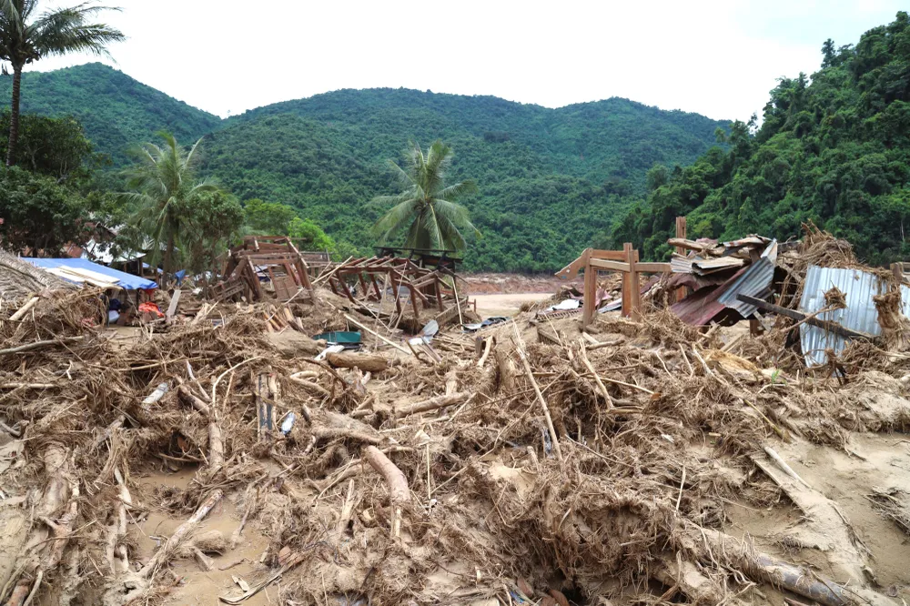 Khung cảnh bản làng Yên Hòa (xã Mỹ Lý, tỉnh Nghệ An) tan hoang sau trận lũ với mực nước dâng trên sông Nậm Nơn vượt đỉnh lũ lịch sử.