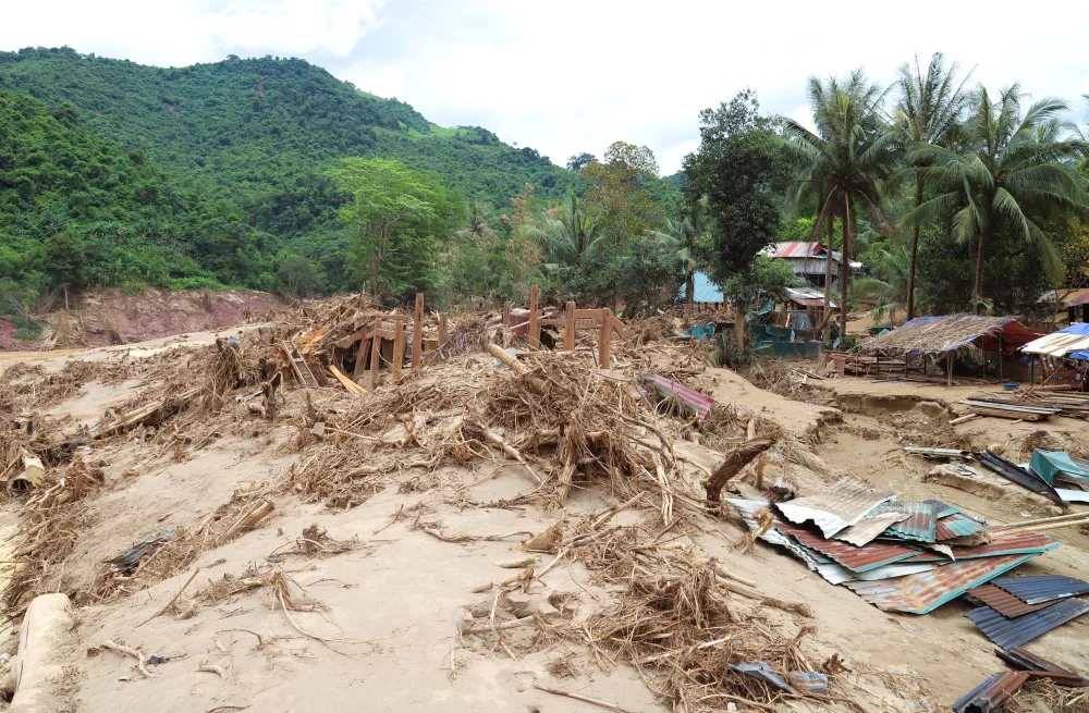 Bản làng Thái cổ Yên Hòa (xã Mỹ Lý, tỉnh Nghệ An) tan hoang khi lũ dữ đi qua.
