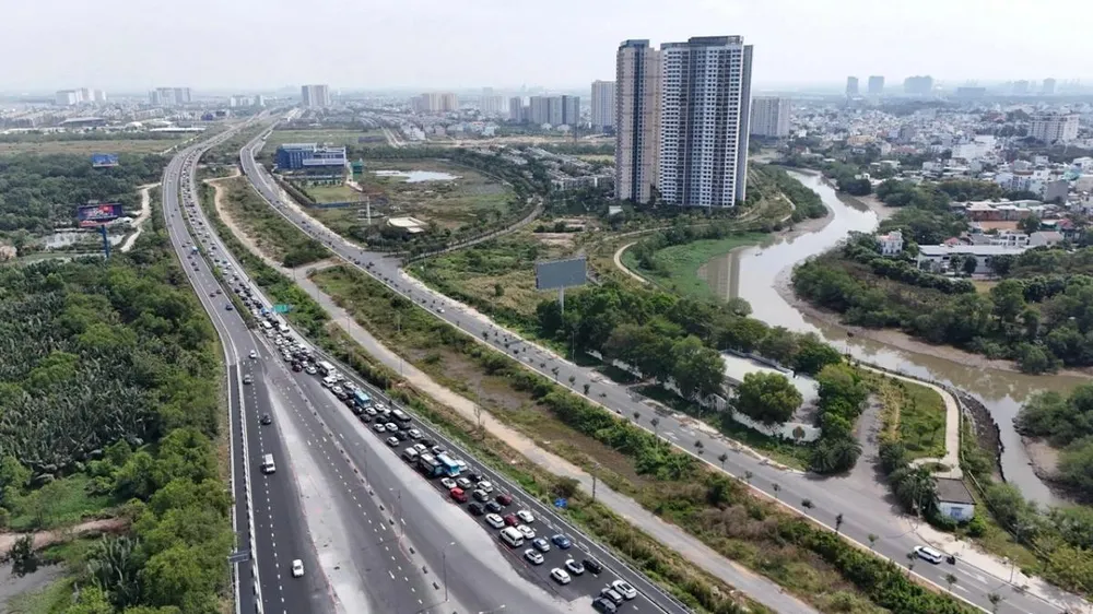 TPHCM cần đẩy mạnh kết nối hạ tầng giao thông các khu công nghiệp sau sáp nhập hiện để phát huy tiềm năng thế mạnh (Ảnh: Hoàng Minh)