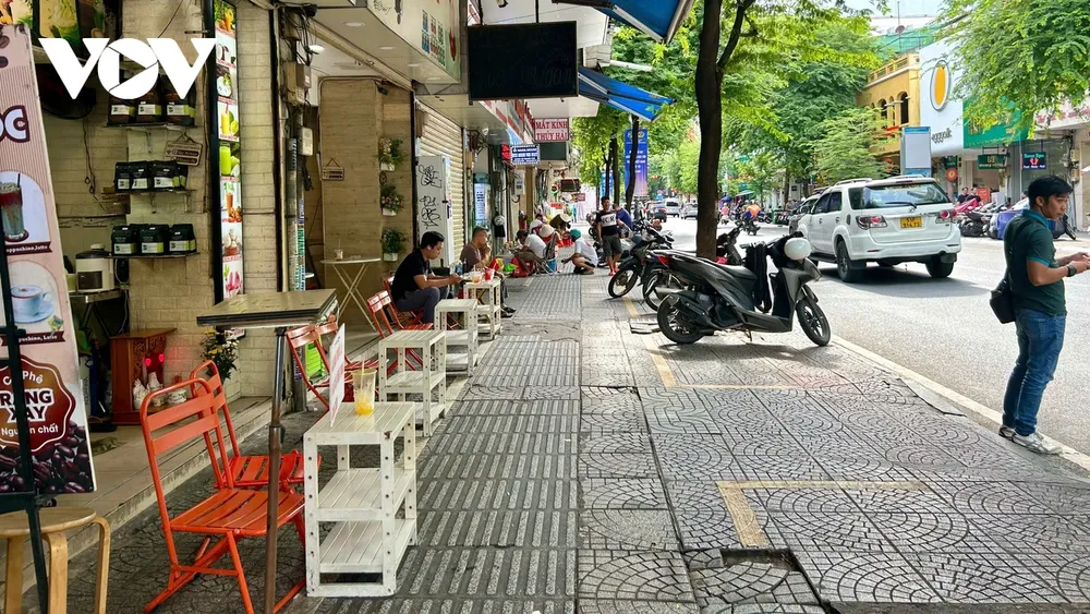 TPHCM tiếp tục thu phí sử dụng tạm thời lòng đường, vỉa hè