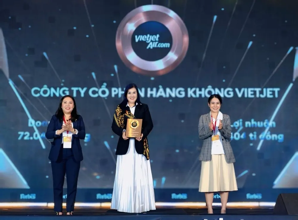 Vietjet vào Top 50 công ty niêm yết tốt nhất Việt Nam 2025