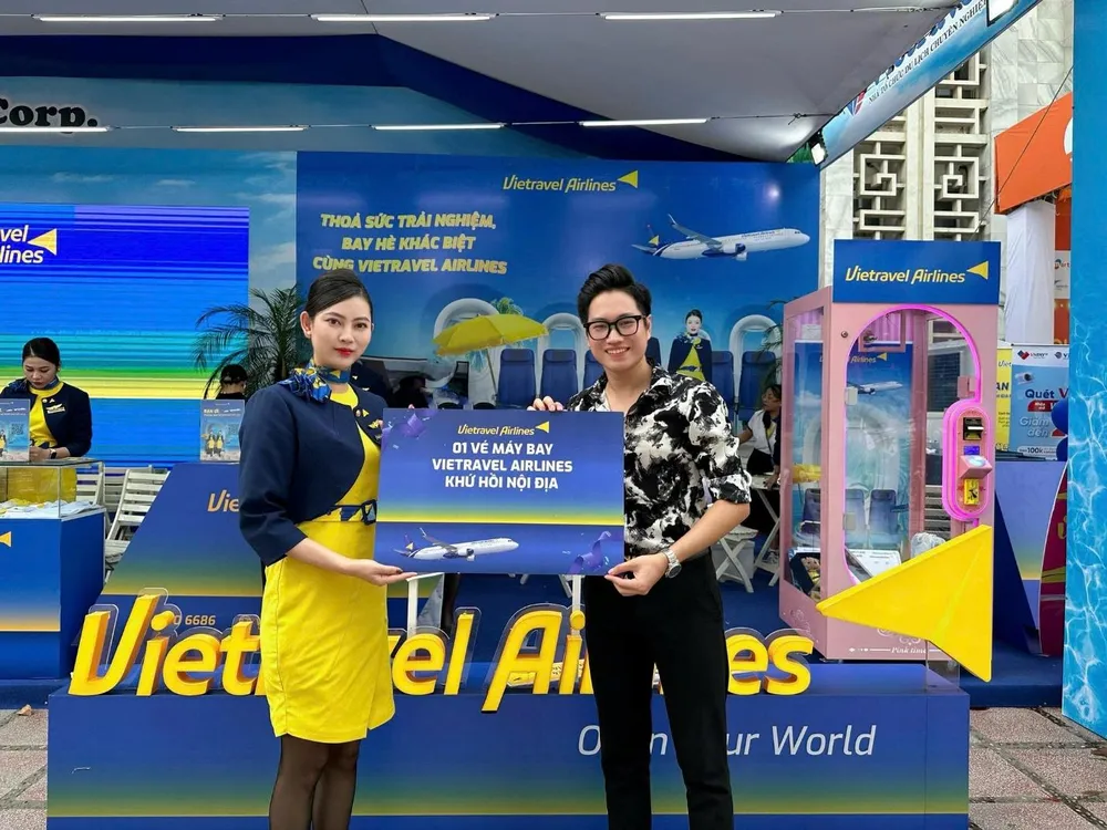 Tại triển lãm, gian trưng bày của Vietravel Airlines được thiết kế thành một chuỗi hành trình cảm xúc với 4 khu vực trải nghiệm