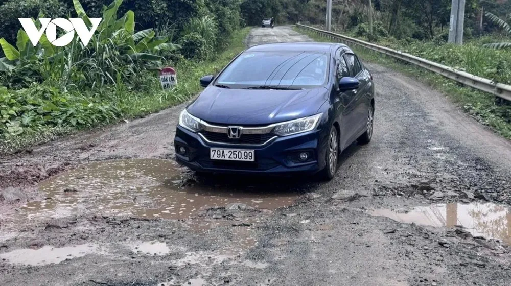 Quốc lộ 27 đang trong tình trạng hư hỏng, xuống cấp nghiêm trọng