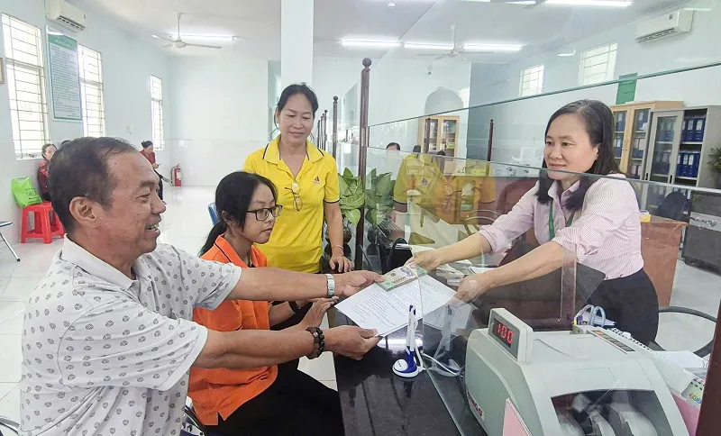 Chi nhánh Ngân hàng Chính sách Xã hội TP Cần Thơ giải ngân vốn ưu đãi cho người học theo Quyết định 29/2025/QĐ-TTg.