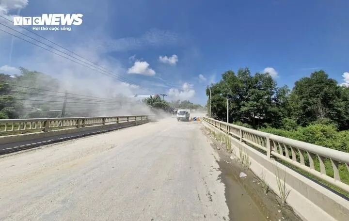 Tổng mức đầu tư khoảng 1.850 tỷ đồng, sử dụng nguồn vốn ngân sách nhà nước trong kế hoạch đầu tư công trung hạn giai đoạn 2021 - 2025. Dự án do Ban Quản lý dự án 4 (Bộ GTVT) làm chủ đầu tư, thời gian thi công xây dựng là 22 tháng, dự kiến hoàn thành vào đầu năm 2025, nhưng hiện vẫn đang trong quá trình thi công dang dở.