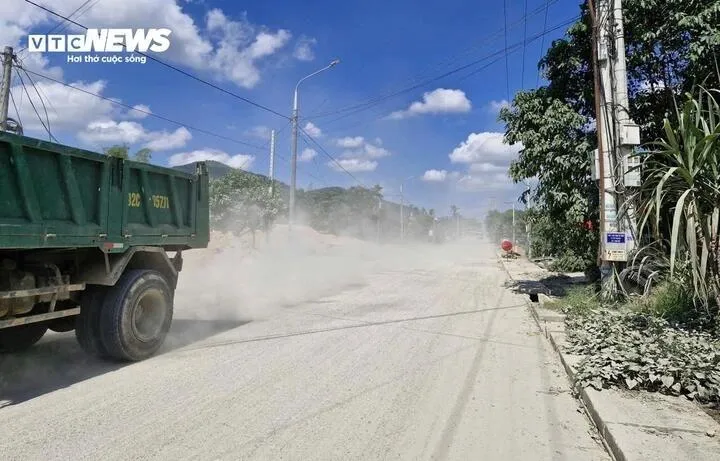 Theo ông Việt, chủ đầu tư và các nhà thầu có trách nhiệm đảm bảo chất lượng trong quá trình thi công; địa phương là đơn vị thụ hưởng, chỉ phản ánh, kiến nghị, đề nghị tăng cường kiểm tra, giám sát, chấn chỉnh nhà thầu.