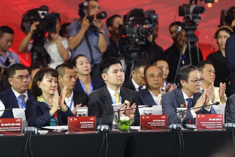 Quang cảnh Phiên đối thoại cấp cao Diễn đàn Kinh tế tư nhân Việt Nam 2025.