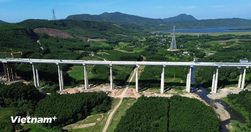 78 mũi thi công ngày đêm tăng tốc để kịp hoàn thành cao tốc Quy Nhơn-Chí Thạnh