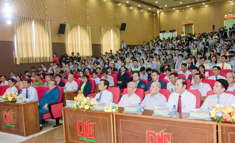 Các đại biểu dự lễ khai giảng tại Trường Đại học Nam Cần Thơ (DNC).