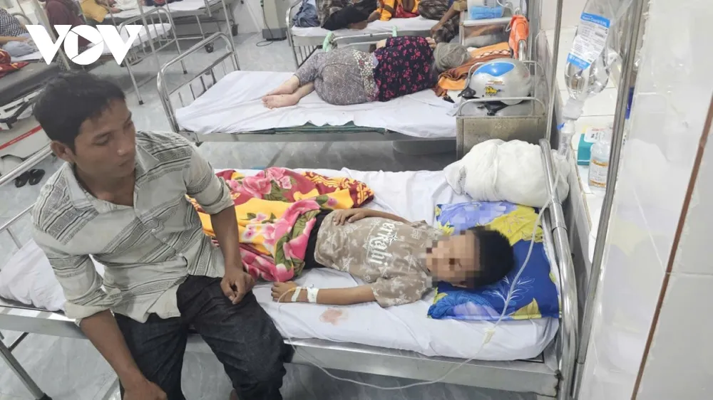 Nhiều học sinh nhập viện cấp cứu