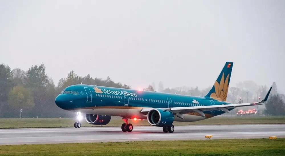 Hơn 450 chuyến bay bị ảnh hưởng bão số 10