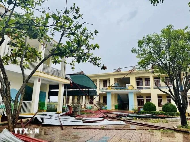 Bão số 10 khiến hàng triệu học sinh nghỉ học