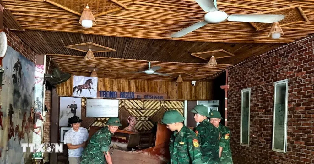 Quân đội huy động tối đa lực lượng tham gia hỗ trợ khắc phục hậu quả bão số 10