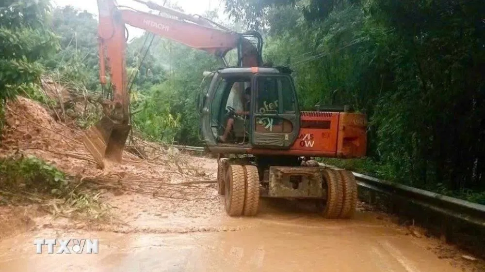 Thanh Hóa: Sạt lở đất tại tuyến Quốc lộ 217 đi Cửa khẩu quốc tế Na Mèo