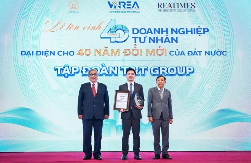 Phó Chủ tịch HĐQT T&T Group Đỗ Vinh Quang tại lễ vinh danh.
