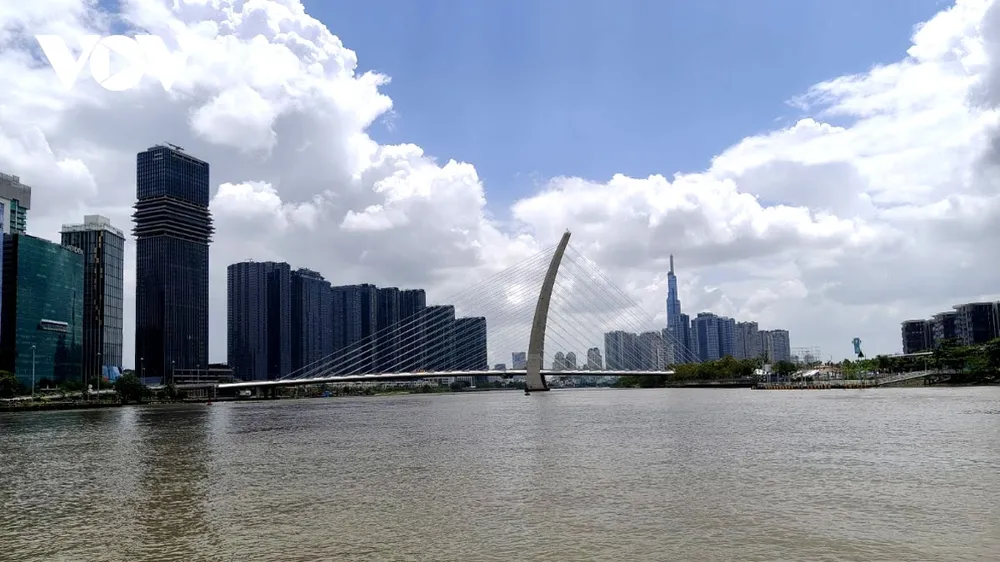 Thách thức lớn nhất để TPHCM xứng tầm “siêu đô thị quốc tế” như mục tiêu đặt ra, chính là vốn đầu tư hạ tầng