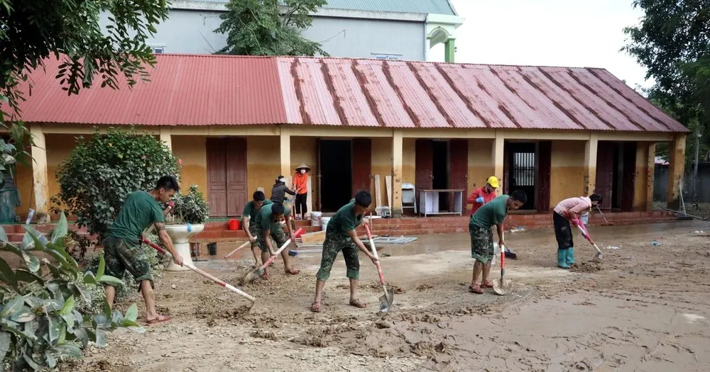 Nỗ lực đưa học sinh vùng lũ Lạng Sơn sớm trở lại trường học