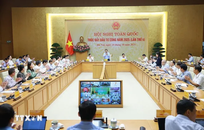 Thủ tướng Phạm Minh Chính chủ trì Hội nghị toàn quốc lần thứ 4 về thúc đẩy đầu tư công năm 2025. (Ảnh TTXVN)