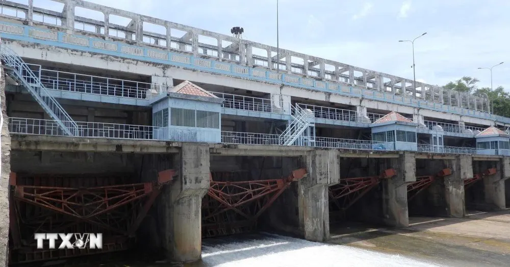 Hồ Dầu Tiếng xả lũ 7 ngày nhằm chủ động ứng phó tình hình mưa lũ thời gian tới