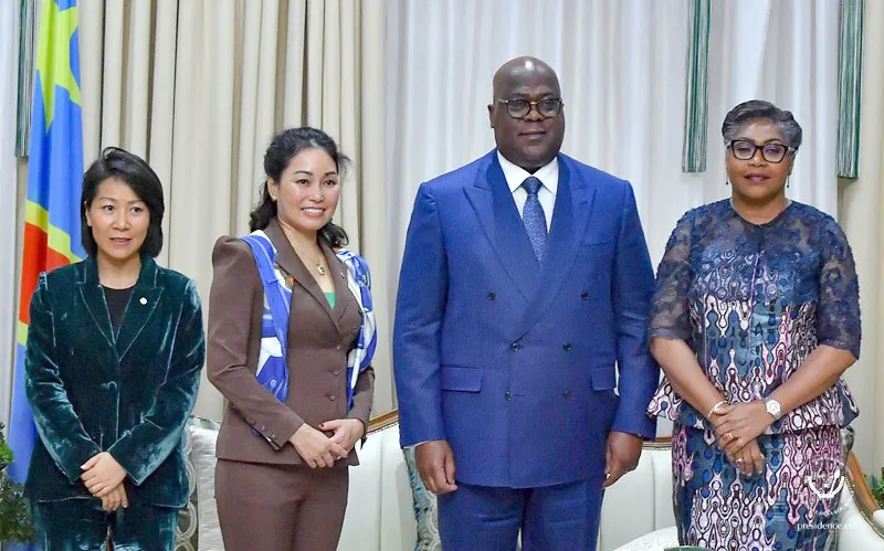 Ông Félix Tshisekedi - Tổng thống CHDC Congo (thứ 2 từ phải sang), bà Judith Suminwa Tuluka, Thủ tướng CHDC Congo (ngoài cùng bên phải) và bà Lê Thị Thu Thuỷ, Phó Chủ tịch Vingroup (thứ 2 từ trái sang) trong buổi trao đổi hợp tác tại Congo (Nguồn ảnh: https://presidence.cd/)