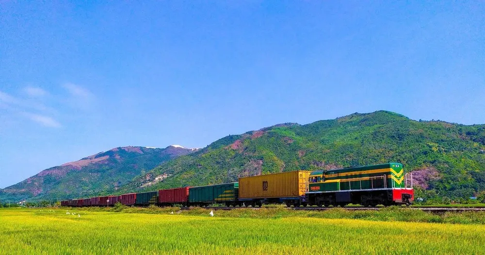 Đường sắt miễn phí vận chuyển hàng hóa cứu trợ vùng lũ miền Trung