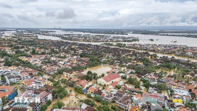 Phố cổ Hội An – biểu tượng của du lịch Việt Nam bị ngập sâu trong nước lũ. (Ảnh: Anh Dũng/TTXVN) 