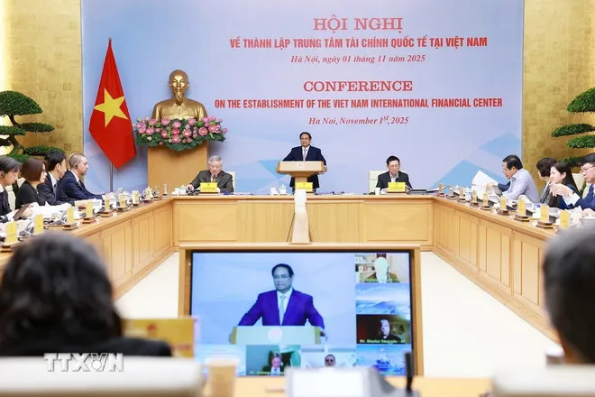 Thủ tướng Phạm Minh Chính chủ trì Hội nghị tham vấn các chuyên gia, tổ chức trong nước và quốc tế về thành lập Trung tâm tài chính quốc tế tại Việt Nam. (Ảnh: Dương Giang/TTXVN)