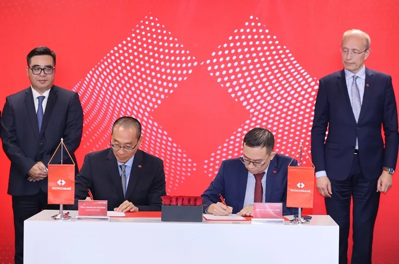 Ký kết thỏa thuận hợp tác toàn diện giữa Techcombank và Techcom Life