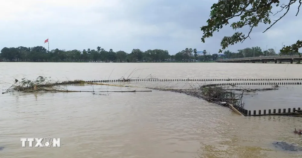 Lũ trên các sông ở Huế đang rút, dao động quanh báo động 2