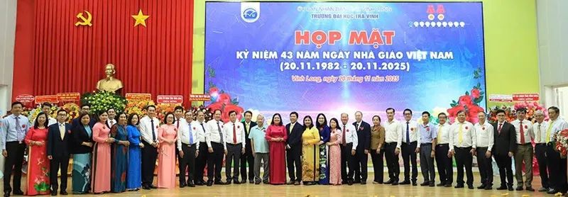 Trường Đại học Trà Vinh (TVU) tổ chức họp mặt kỷ niệm 43 năm Ngày Nhà giáo Việt Nam