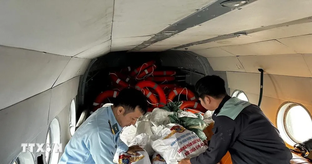 Huy động trên 7.700 chiến sỹ giúp dân khắc phục hậu quả mưa lũ