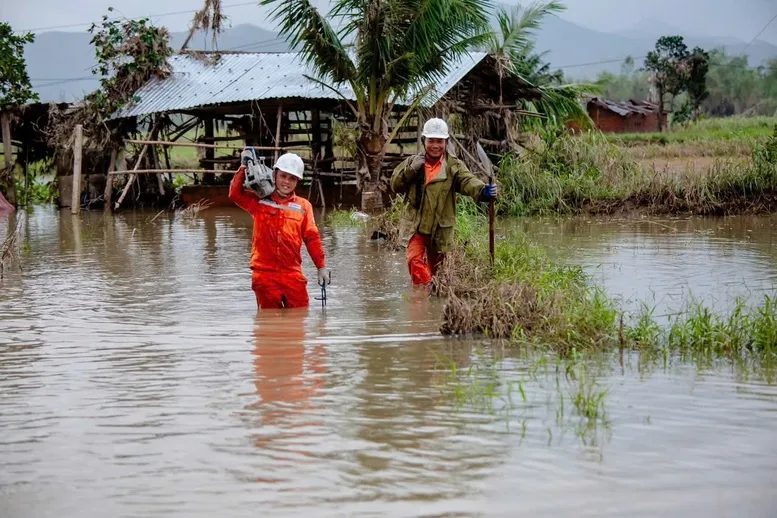 EVNCPC cơ bản khôi phục lưới điện sau mưa lũ tại miền Trung.