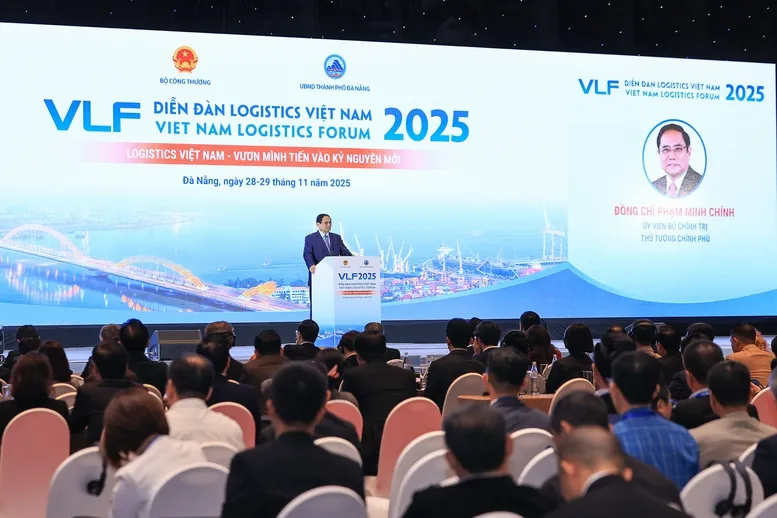 Theo Thủ tướng, những kết quả đạt được là chưa xứng tầm với ưu thế về vị trí địa - chính trị, địa - kinh tế, ngành logistics Việt Nam vẫn còn nhiều dư địa phát triển - Ảnh: VGP/Nhật Bắc