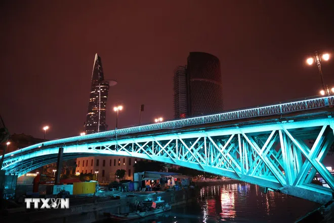 Di tích kiến trúc nghệ thuật cấp thành phố Cầu Mống, cây cầu lâu đời nhất TPHCM, nối từ trung tâm Thành phố qua Quận 4 (cũ), được xây dựng vào năm 1893-1894. (Ảnh: Hồng Đạt/TTXVN)