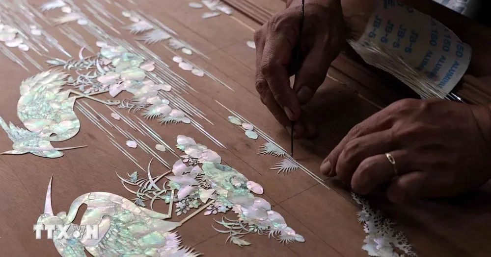 Hành trình hồi sinh nghề khảm trai Chuôn Ngọ