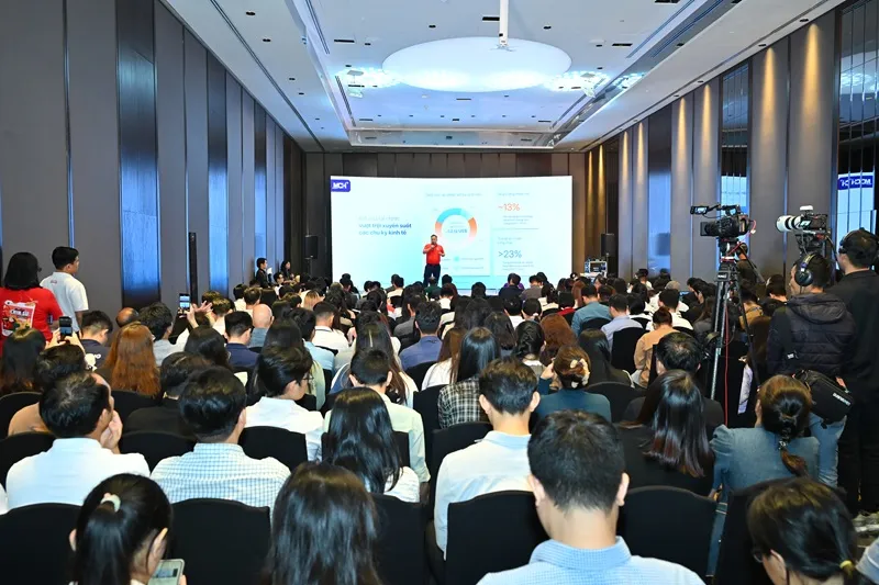Hội trường đông đúc nhà đầu tư và cổ đông quan tâm tại sự kiện roadshow MCH.JPG