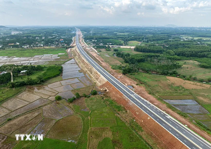Dự án hoàn thành sẽ rút ngắn thời gian di chuyển từ Quảng Ngãi đến Gia Lai, giảm tải về áp lực giao thông cho Quốc lộ 1. (Ảnh: Quốc Khánh/TTXVN) 