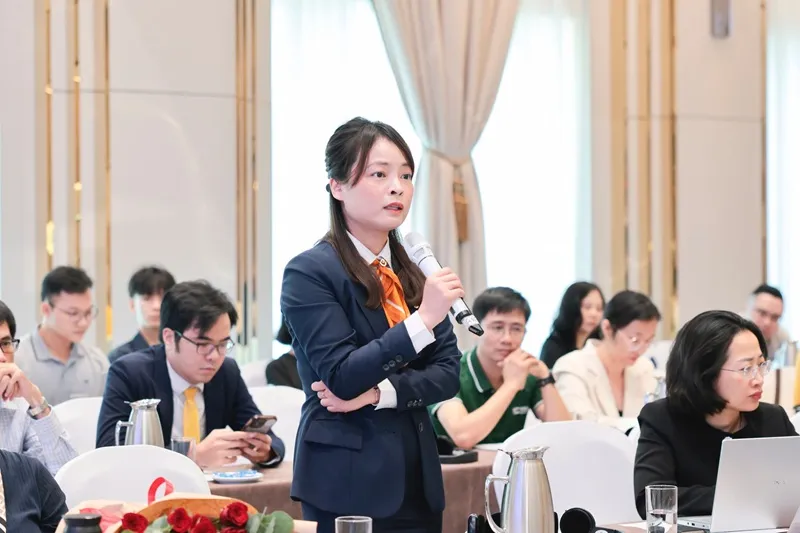 Anh 3 - Ba Vu Nam Huong PTGD LPBank.jpg