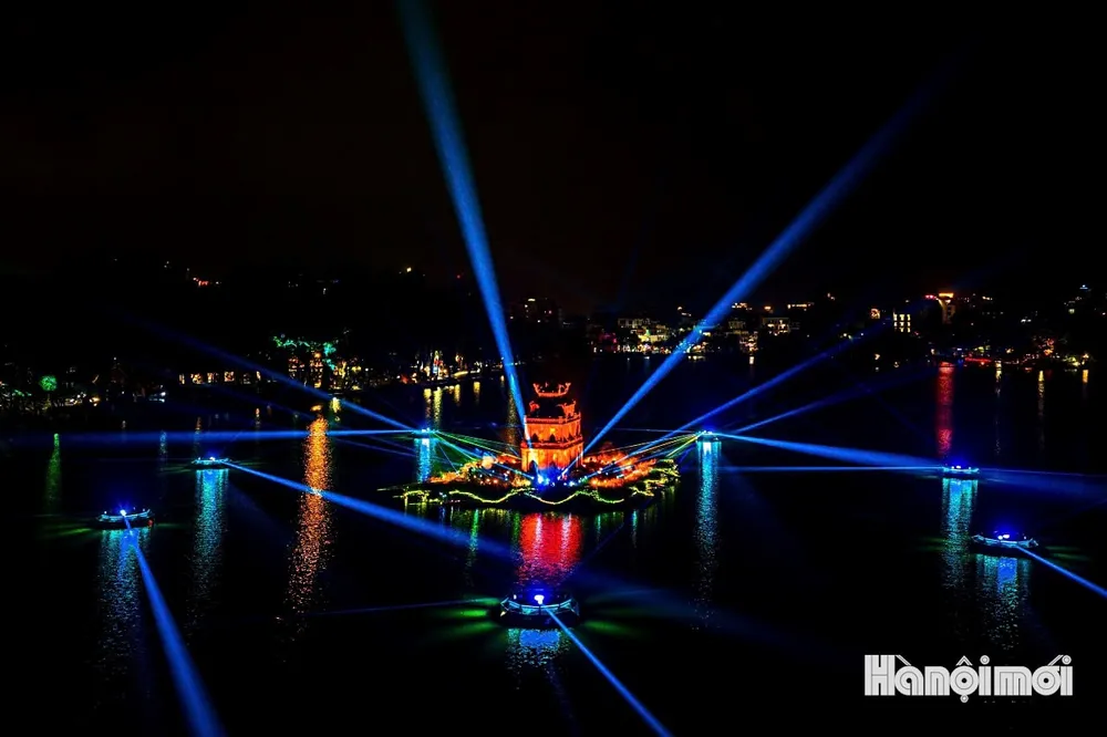 Không gian chiếu sáng được tổ chức với mục tiêu tạo thêm không gian sinh hoạt văn hóa cộng đồng về đêm trong dịp lễ cuối năm, góp phần mang lại không khí đón năm mới an lành, ấm áp, phù hợp với sinh hoạt đô thị của khu vực trung tâm.